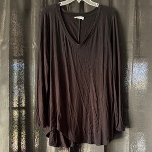 Zenana Outfitters Black Long Sleeve V-Neck Top
